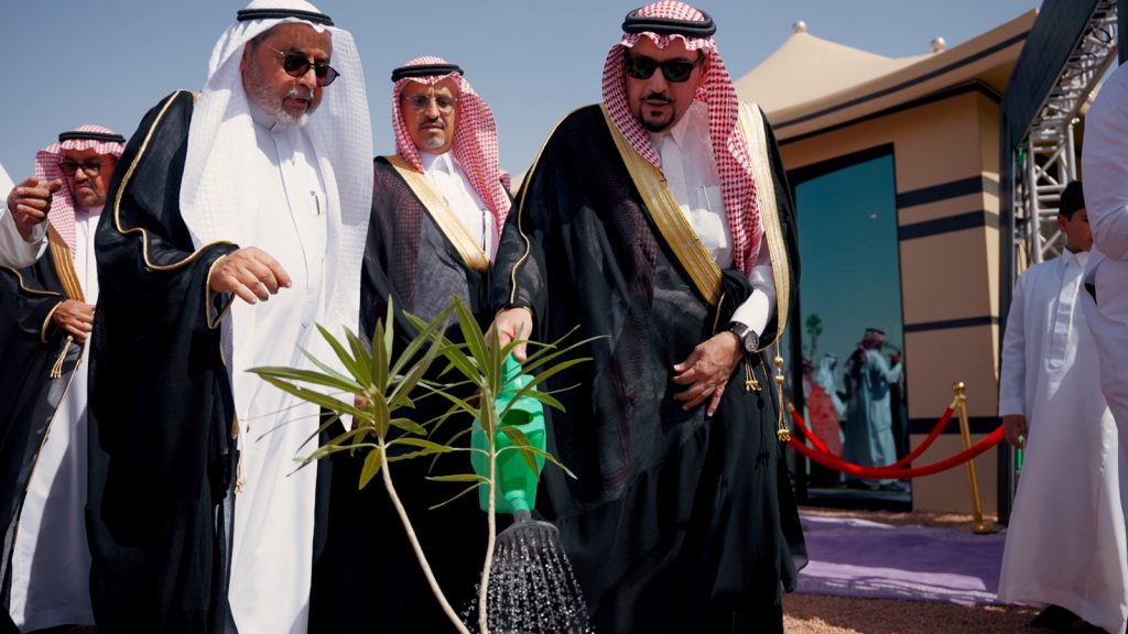 أمير القصيم يدشن مركز الأمير فيصل بن مشعل لحفظ وإكثار النباتات المحلية ببريدة